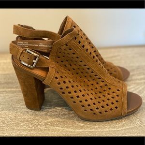 14th & Union Women’s Tatiana Block Heel Sandal